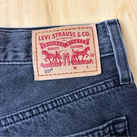 Levi’s 501 Button Fly Cut Off Shorts Black Wash 26 - Picture 7 of 7